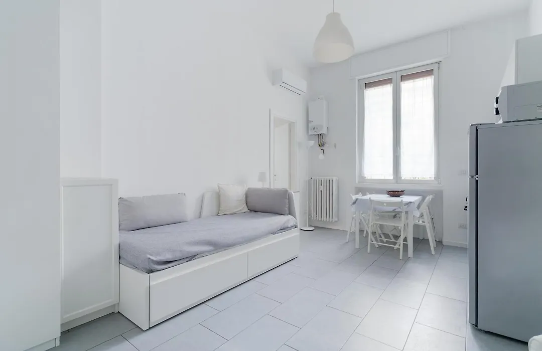 Guesthost - Bright Apartment Isola - Milano-1