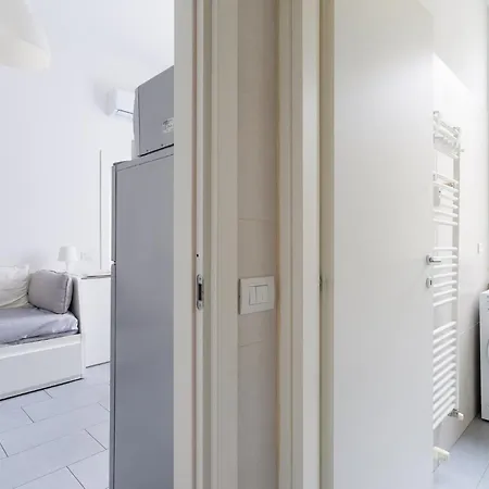 Guesthost - Bright Apartment Isola - Milano-2